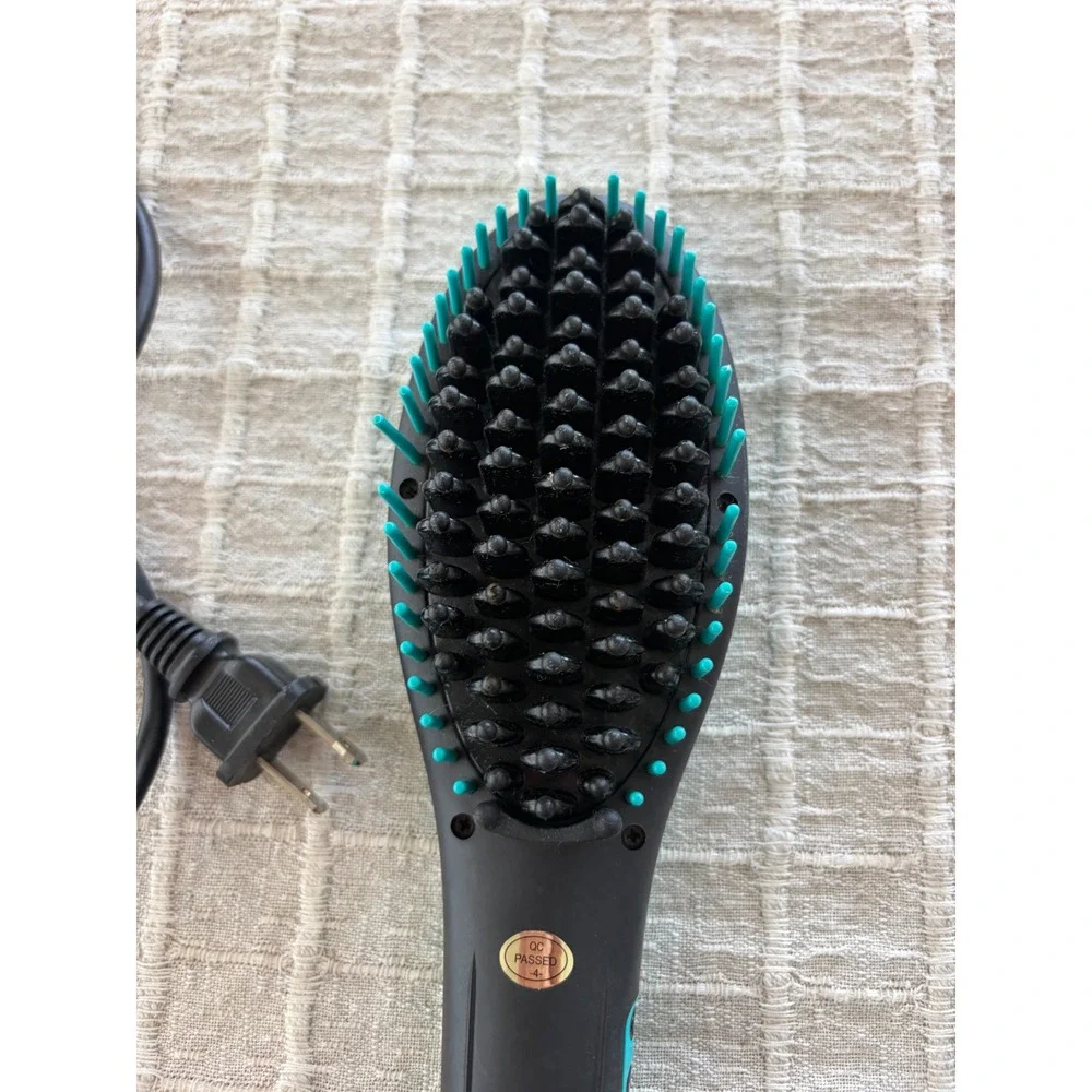 Sutra Ionic Heat Brush in a teal and black, tested works